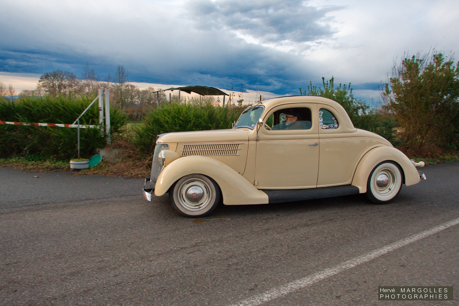 Ford Deluxe coupe_01.jpg